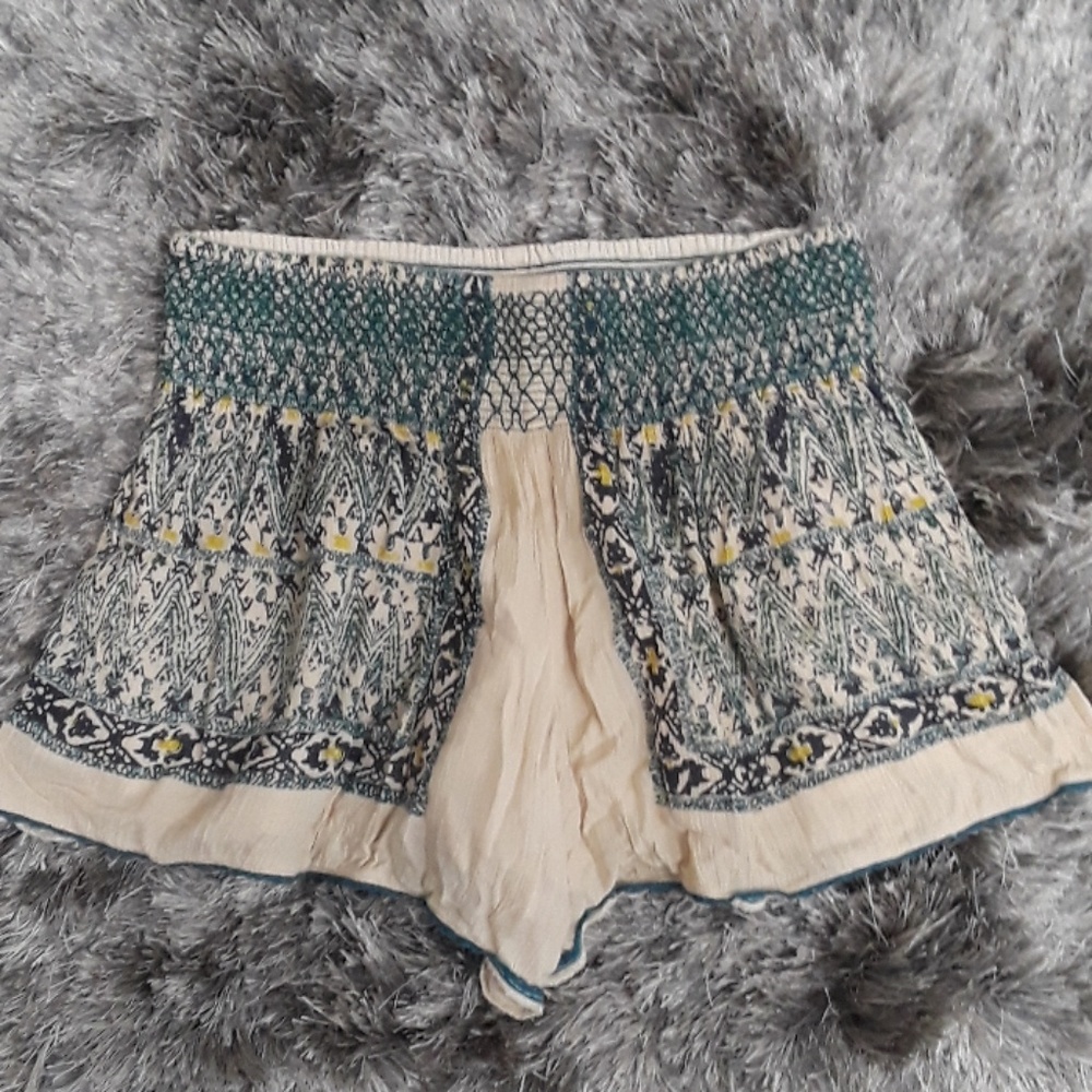 Shorts - Picture 2 of 4